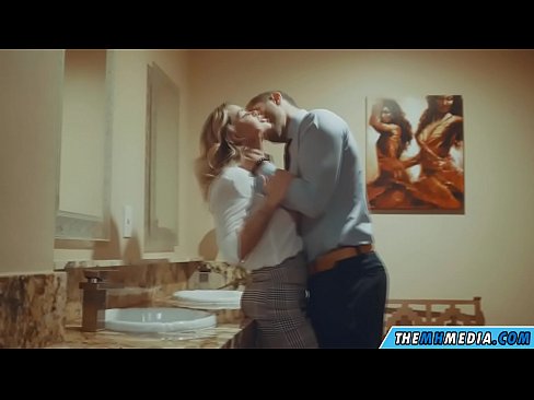 ❤️ Ke hoʻowalewale ʻia ʻoe e kahi blonde busty i kahi lumi hoʻomaha ākea ❤️ Sluts iā mākou haw.passiveincome1.ru ☑